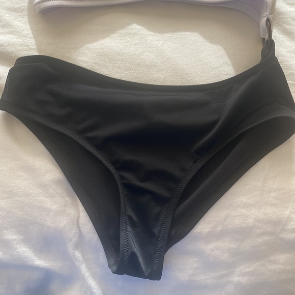 Bathing suit - Picture 3 of 4